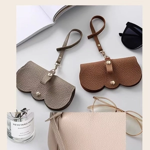 Pochette portable en cuir PU pour lunettes avec cordon et bouton métallique
