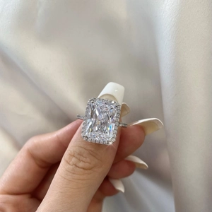 Luxury S925 sterling silver ring with radiant ice-cut zircon and halo pavé setting