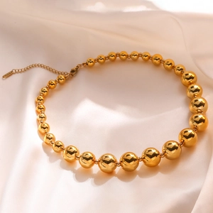 Collar de bolas bañadas en oro de 18 quilates con cuentas graduadas sobre seda