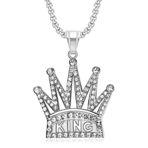 Silberner Kronenanhänger mit KING-Gravur und Zirkonia an einer quadratischen Gliederkette