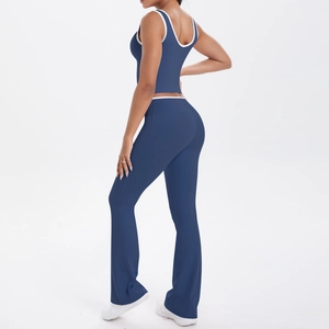 Ensemble de yoga bleu marine pour femme avec débardeur à liseré blanc et pantalon évasé