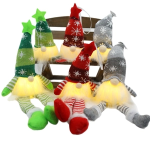 Lot de six gnomes de Noël lumineux LED avec chapeaux tricotés à motifs flocons