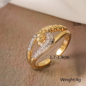 Close-up showing the 1cm width and 4g weight details of this gold zircon ring