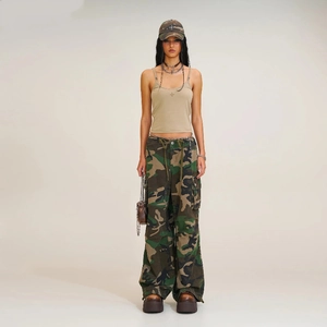 Débardeur de sport ajusté en acétate avec pantalon cargo camouflage style streetwear