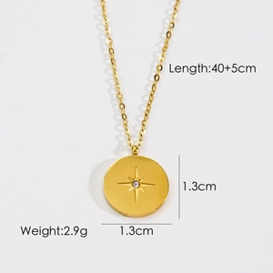 Vue détaillée du collier médaillon étoile dorée avec spécifications de taille et poids