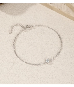 Detailed view of an S925 sterling silver chain bracelet with a sparkling moissanite gem