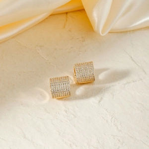 Orecchini a cerchio quadrati di lusso con micro-pavé di zirconi placcati in oro 18 carati