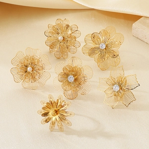 Bagues fleurs vintage dorées en acier inoxydable avec perles et zircons