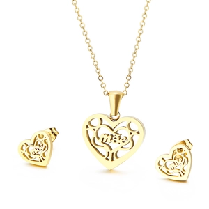 Parure collier et boucles d'oreilles cœur doré ajouré avec gravure MAE pour maman