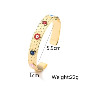 Gedetailleerde afmetingen van de gouden bohemian oog armband met zirkonia stenen