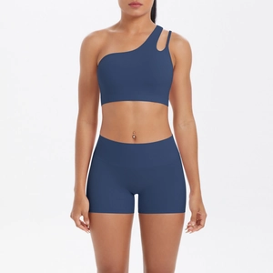 Detail eines blauen Ein-Schulter-Yoga-Sport-BHs und High-Waist-Shorts-Sets für Fitness