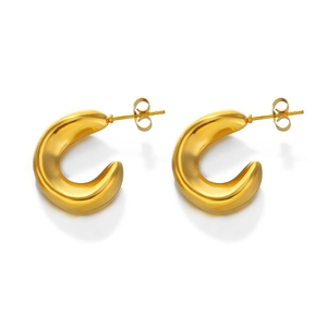 Boucles d'oreilles clous en C en acier inoxydable plaqué or 18 carats au style épuré