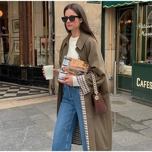Damen Trenchcoat in Olivbraun mit Revers und Karofutter im Streetstyle-Look