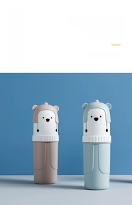 Détails des gobelets de voyage en forme d'ours rose et bleu au design fendu