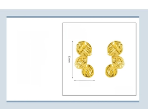 Detaillierte Maße der goldenen Blüten-Ohrstecker aus Edelstahl mit Gewichtsangabe