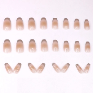 Unghie finte ballerina sfumate champagne aurora stile francese con 24 pezzi su sfondo bianco