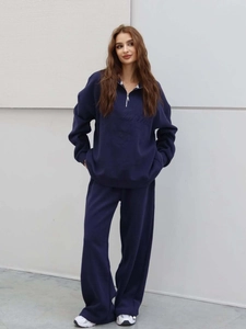 Ensemble de survêtement bleu marine avec sweat à demi-zip et pantalon large pour femme