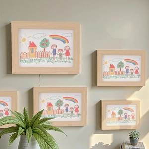 5-piece wooden photo frame set for kids' drawings with magnetic closure on wall