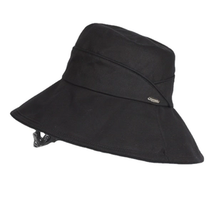 Chapeau de soleil noir à large bord pour femmes avec une étiquette métallique dorée élégante