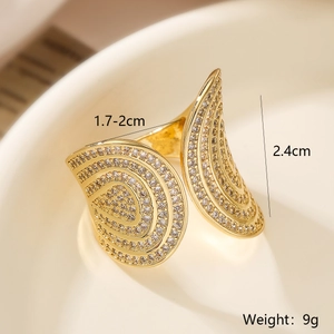 Detailed view of gold-plated irregular wavy ring with zircon inlay, 2.4cm height dimensions