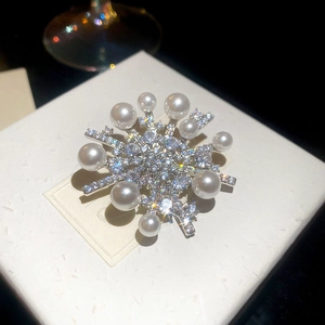 Elegant snowflake pearl brooch with zircon stones in silver tone for women jewelry accessory
