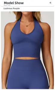 Vorderansicht der fliederfarbenen gerippten nahtlosen Yoga-Sets mit Halter-Sport-BH