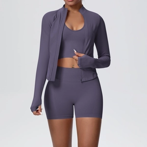 Ensemble de sport 3 pièces pour femme avec veste zippée, brassière et short taille haute