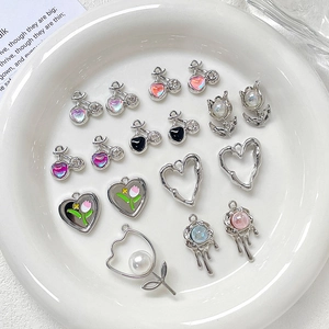 Lot de breloques Y2K en alliage avec motifs cœur tulipe cerise pour bijoux faits main