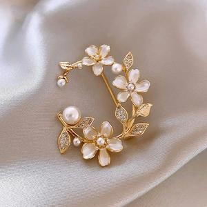 Elegante Bloem Parel Broche Legering Verguld Strass Broche Pin Pak Jas Accessoires Voor Vrouwen Sieraden