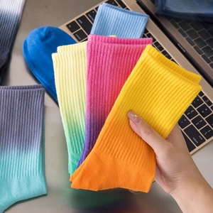 Gradient Tie Dye Crew Socks Cotton Blend Ribbed Knit High Elasticity Basketball Skateboarding Streetwear Unisex Hip Hop