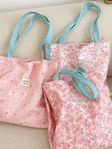 Women Quilted Tote Bag Cute Cartoon Bear Floral Print Seersucker Fabric Shoulder Handbag Casual School Shopping