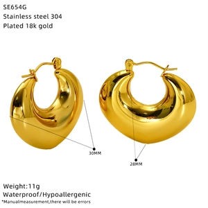 Dettagli dimensionali per orecchini a cerchio a cuore in acciaio placcato oro 18k