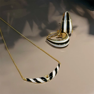 Vintage 18K Gold Plated Copper Black White Striped Enamel Jewelry Rhinestone Necklace Hoop Earrings Niche Fashion Accessories