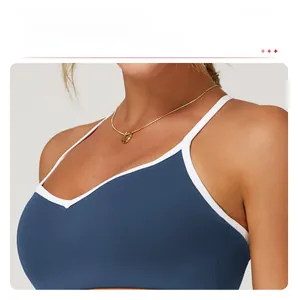 Detailaufnahme des V-Ausschnitt Yoga-Bras mit dunkelblauem Stoff und weißen Kontrastkanten
