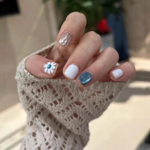 Blue cat eye press-on nails with white daisy hand-painted patterns and silver metallic finish