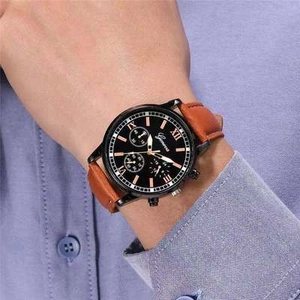 Orologio al quarzo da uomo elegante con cassa nera e cinturino in pelle marrone