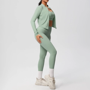 Completo yoga 3 pezzi con giacca, reggiseno sportivo e leggings a vita alta verde chiaro