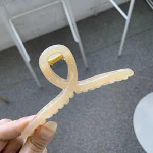 Minimalist 11cm cream matte hair claw clip with durable gold metal spring for thick hair