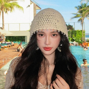 Cappello da sole in maglia boho con perle bianche per vacanze al mare e estate