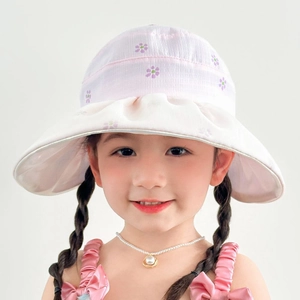 Girls summer sun hat with floral pattern and wide brim for stylish sun protection