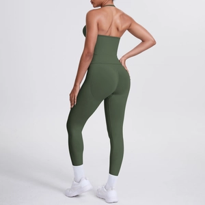 Rückenansicht von olivgrünem Neckholder-Top und High-Waist Yoga-Leggings Set