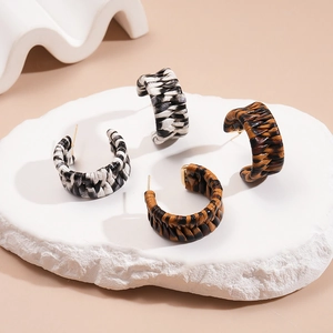 Retro C-shape woven leather earrings with leopard print and minimalist textures