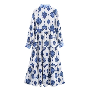 Vestido largo de mujer con estampado geométrico azul, manga larga y cinturón para vacaciones