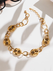 Vue détaillée du collier à maillons grain de café plaqué or 18 carats avec fermoir homard