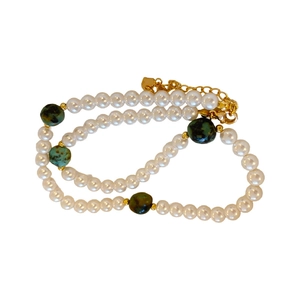 Collier de perles irrégulières avec pierres vertes naturelles et pendentif coeur doré