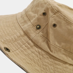 Chapeau de randonnée kaki avec broderie de lettres et œillets d'aération métalliques