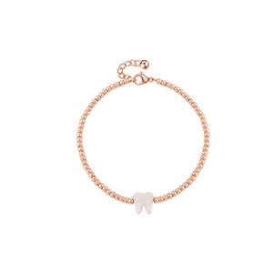 Bracciale con perline in oro rosa con ciondolo a dente in opale bianco e chiusura regolabile