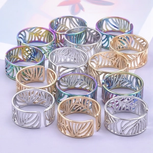 Bagues réglables en acier inoxydable 304 avec motifs de feuilles ajourées dorées et argent