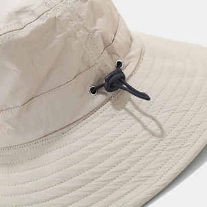 Cappello da trekking beige con cordoncino regolabile e tessuto ripstop traspirante