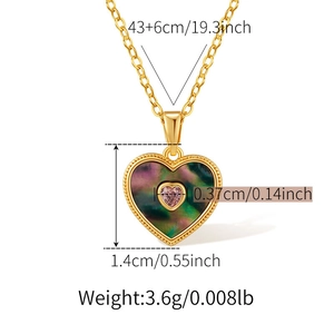Detail of 18K gold heart necklace with black shell texture and size dimensions